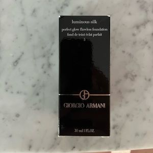 Armani Beauty Luminous Silk Perfect Glow Flawless Foundation